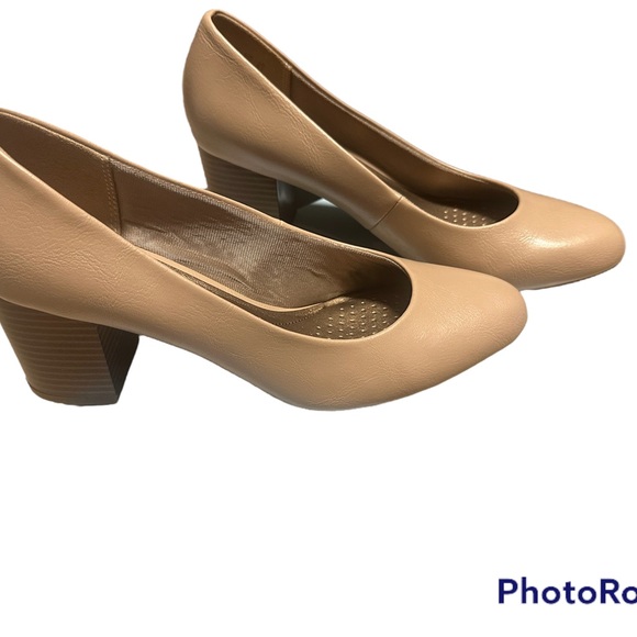 NIB Life Stride, Parisian Block Heels - Soft System, Sz 9.5 M, Taupe - Picture 3 of 5